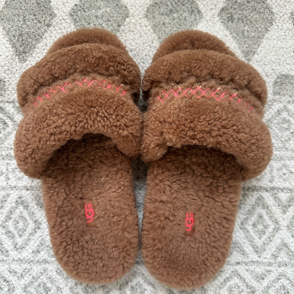 UGG Chestnut Fluffy Slippers with Pink Accents - Women’s 6.5